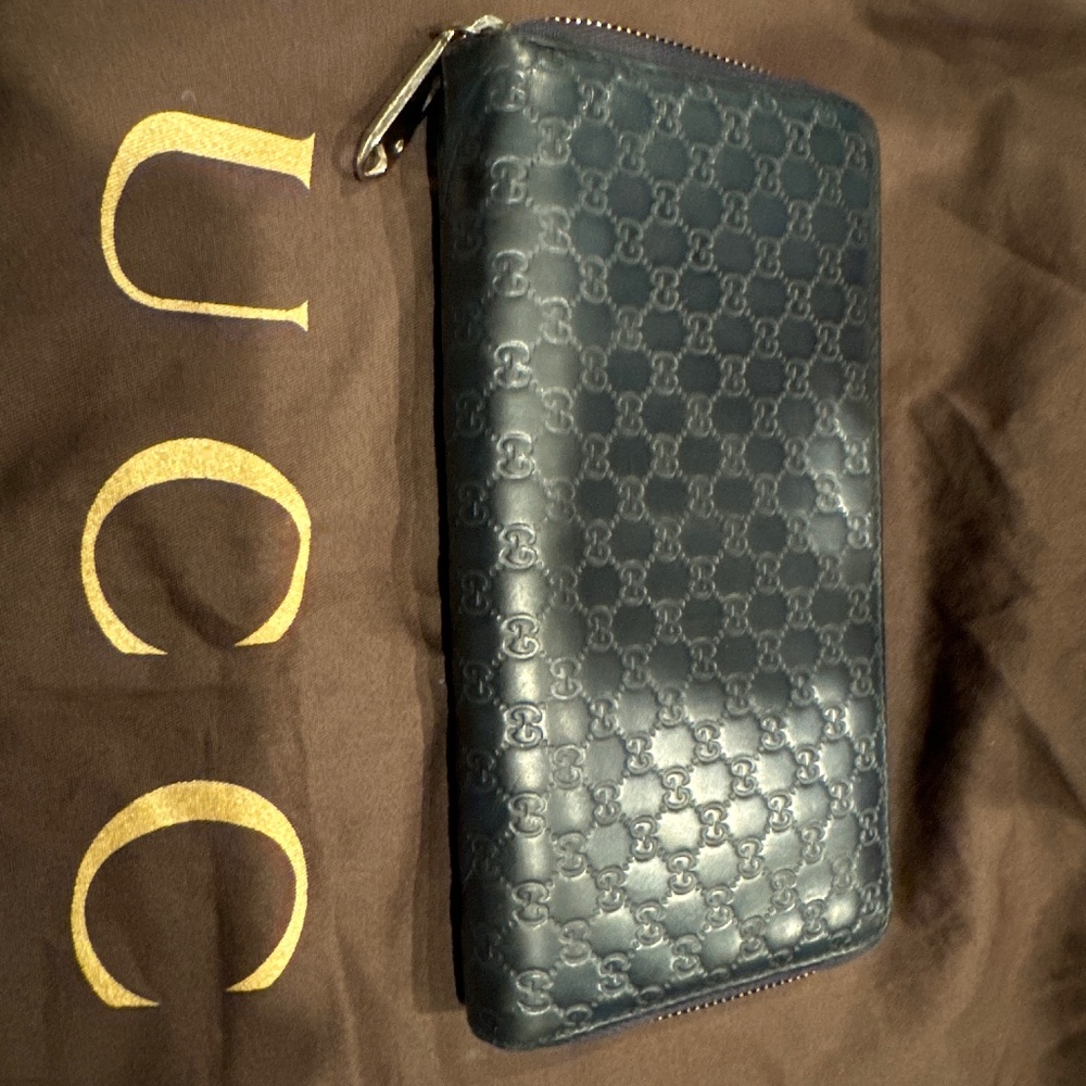 Authenticity Gucci Black Zipper Wallet
